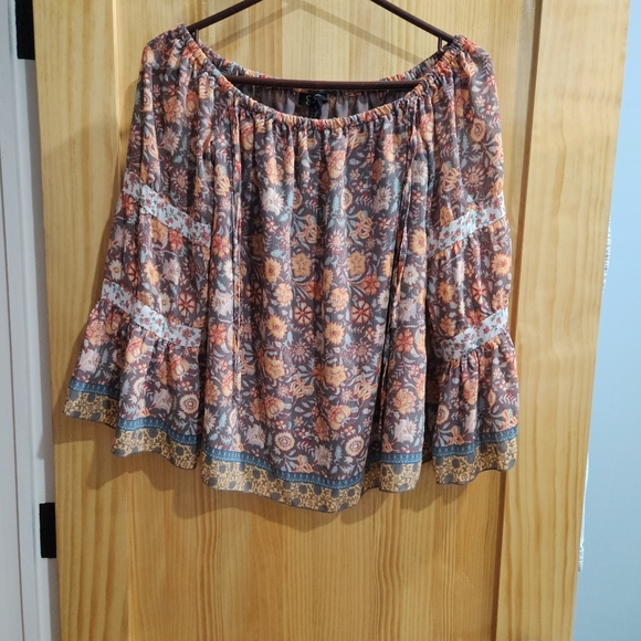 Jessica Simpson: Off the Shoulder Floral Mixed Colors Bell Sleeves Top - Picture 4 of 9